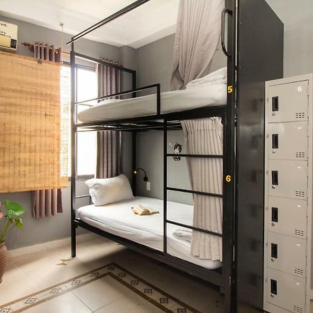 The Art - Vitamin Smiles Hostel โฮจิมินห์ซิตี้ ภายนอก รูปภาพ