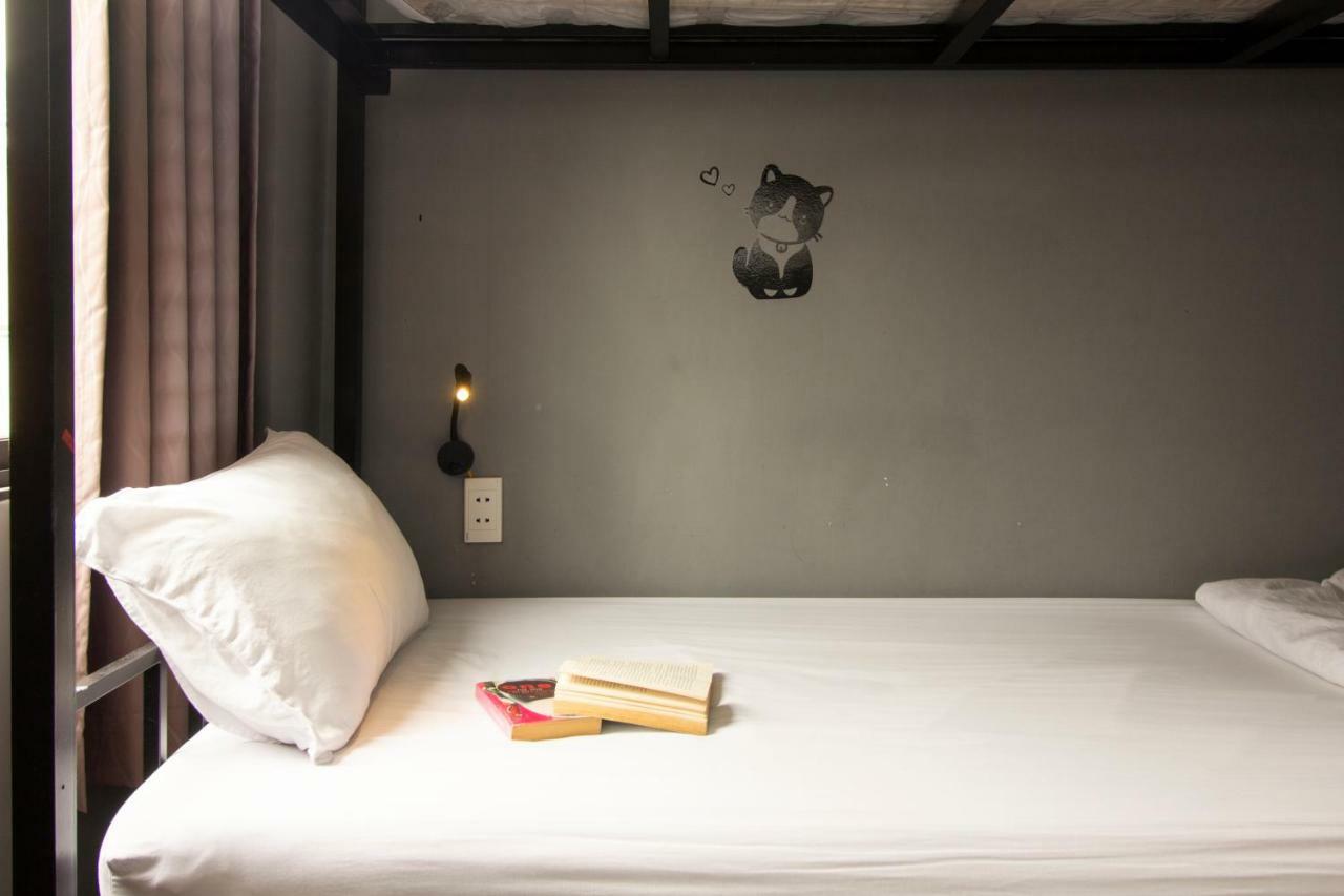 The Art - Vitamin Smiles Hostel โฮจิมินห์ซิตี้ ภายนอก รูปภาพ