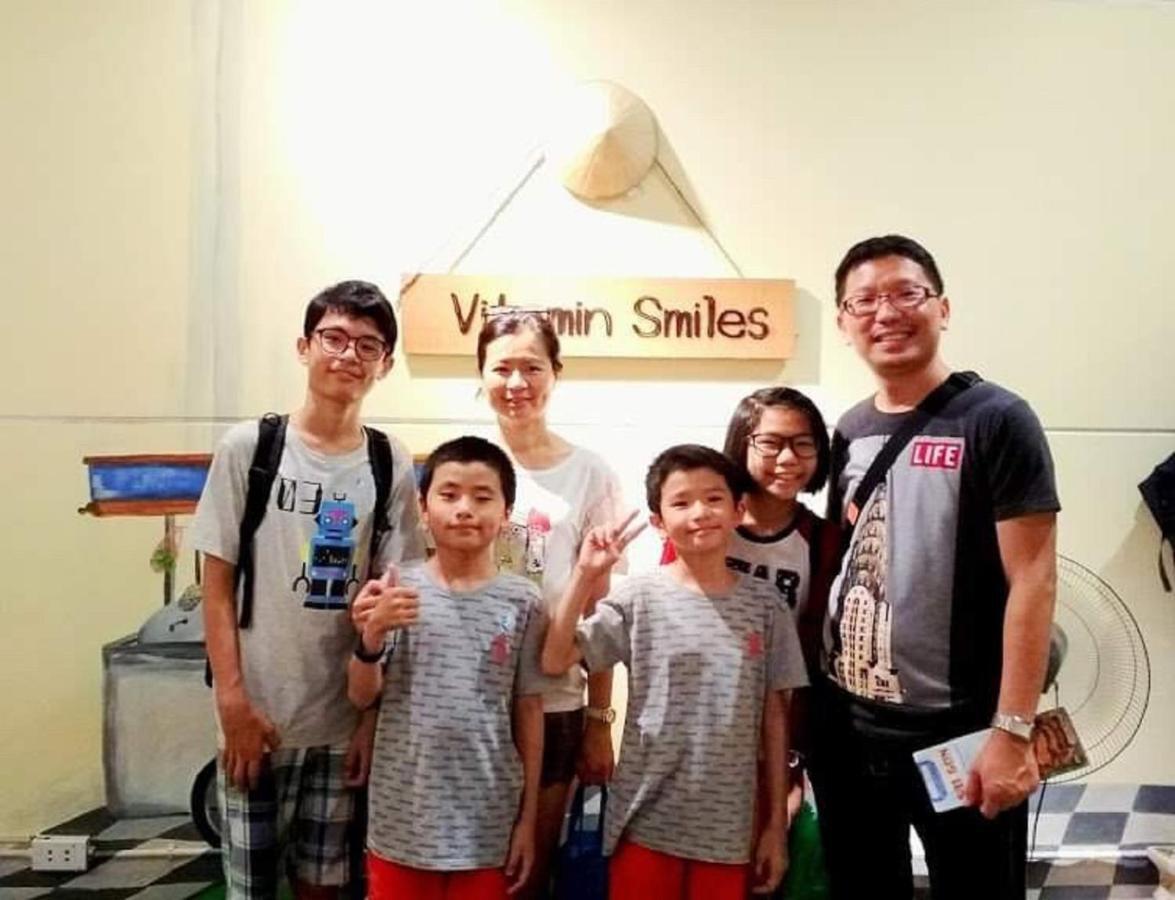 The Art - Vitamin Smiles Hostel โฮจิมินห์ซิตี้ ภายนอก รูปภาพ